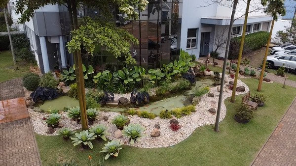 Empresa de construção de lago artificial